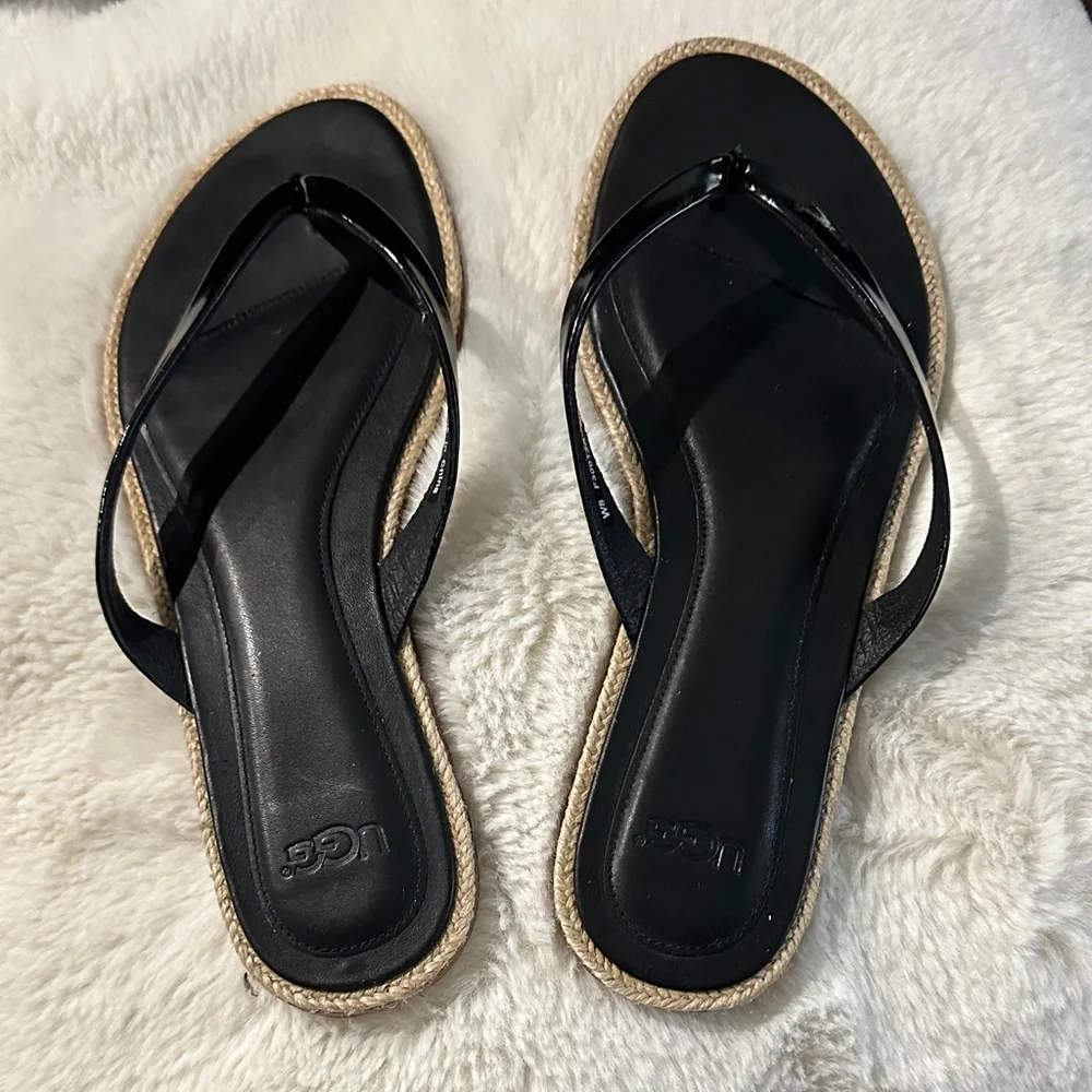 UGG Black leather flip flop. Size 8. Excellent condition. - Picture 4 of 6